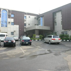 Отель Petrus Hotels Royale парковка