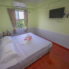 Hotel Myat Nan Taw Win 3* Улучшенный номер с различными типами кроватей фото 7