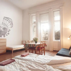 Pal's Hostel & Apartments Студия с различными типами кроватей фото 6