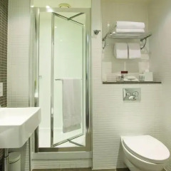 DoubleTree by Hilton Hotel London - Tower of London 4* Гостевой номер с двуспальной кроватью фото 4