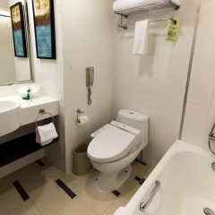 Отель Holiday Inn Shanghai Hongqiao Central 4* Улучшенный номер с различными типами кроватей фото 2