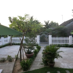 Отель Flame Flowers Homestay парковка