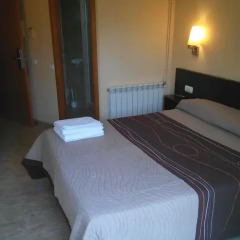 Отель Hostal Sant Sadurní Стандартный номер с двуспальной кроватью фото 10
