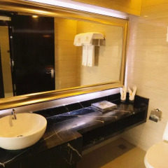 Clayton Hotel 4* Улучшенный номер с двуспальной кроватью