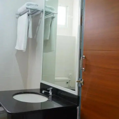 J Two S Pratunam Hotel ванная фото 2