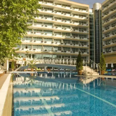 Отель Menada Oasis Resort Apartments Болгария, Солнечный берег - отзывы, цены и фото номеров - забронировать отель Menada Oasis Resort Apartments онлайн бассейн фото 2