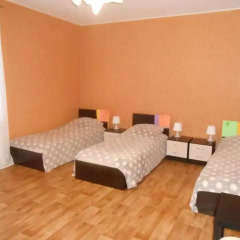 Hostel Skazka In Tolmachevo Кровати в общем номере с двухъярусными кроватями фото 3