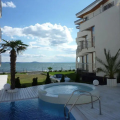 Отель White Sails Aparthotel Поморие бассейн