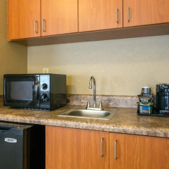 Отель Comfort Suites Wilmington 2* Люкс с различными типами кроватей