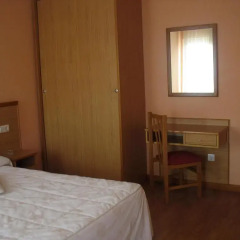 Hotel Reyes de León 2* Улучшенный номер с различными типами кроватей фото 4
