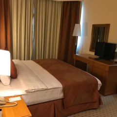 Отель Golden Tulip Sharjah Апартаменты Премиум с различными типами кроватей фото 3
