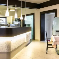 Отель B&B Maya Меран гостиничный бар