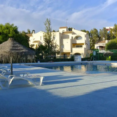 Отель Apartamentos Venecia бассейн