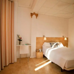 Отель Hostal Martinval Стандартный номер с различными типами кроватей фото 10