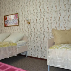 Гостиница Home Семейные номера Комфорт с двуспальной кроватью фото 10