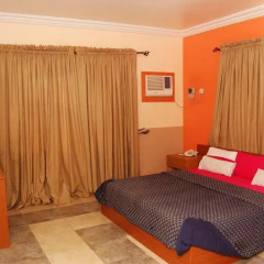 The Dons Suite Hotel сейф в номере