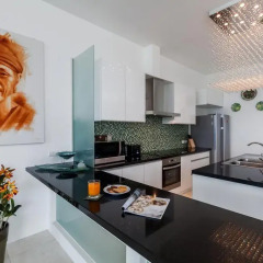 Отель Luxury Seaview Penthouse Kamala Beach в номере