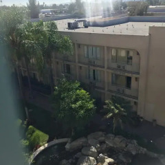 Отель Holiday Inn Express VAN NUYS США, Лос-Анджелес - отзывы, цены и фото номеров - забронировать отель Holiday Inn Express VAN NUYS онлайн балкон