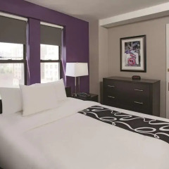 Отель La Quinta Inn & Suites New York City Central Park 2* Стандартный номер с двуспальной кроватью фото 8