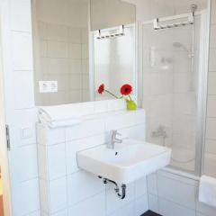 H+ Hotel 4 Youth Berlin Mitte 2* Стандартный номер с различными типами кроватей фото 4