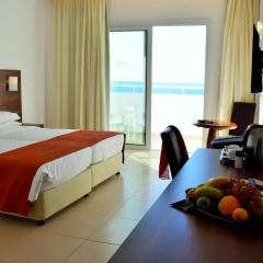 Отель Theo Sunset Bay Holiday Village в номере