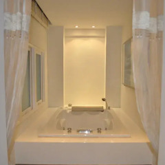 Отель Saladee Gallery Residence 3* Улучшенный номер с различными типами кроватей