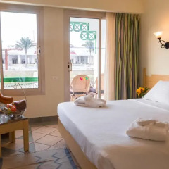 Отель Coral Beach Resort Tiran 4* Стандартный номер с двуспальной кроватью фото 9