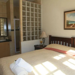 Отель Amber Rose Country Estate сейф в номере