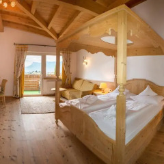 Отель Landsitz Stroblhof 4* Улучшенный номер фото 4