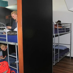 Отель Bunk Backpackers Кровать в общем номере с двухъярусной кроватью фото 14