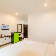 Отель Baan Yuyen Karon Guesthouse 2* Улучшенный номер разные типы кроватей фото 40