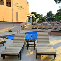 Golden Beach Hotel бассейн