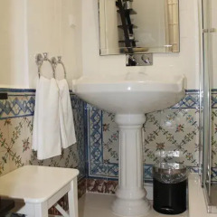 Отель Lisbon Downtown Inn 3* Люкс с различными типами кроватей фото 46
