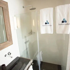 Отель Surfers Lodge Peniche ванная фото 2