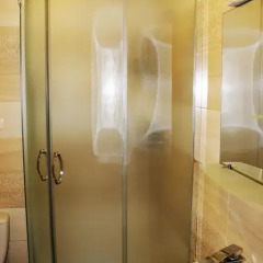 Гостиница Dubenska Апартаменты разные типы кроватей фото 15
