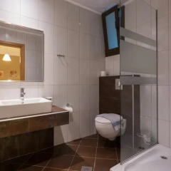 Отель Mary's Residence Suites ванная