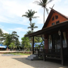 Отель Saladan Beach Resort 3* Бунгало с различными типами кроватей фото 27