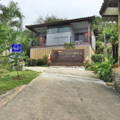 Отель Lanta Halabala Resort парковка
