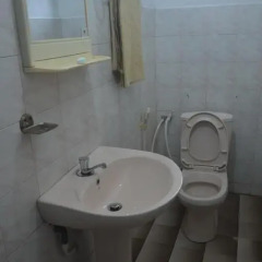 Отель Lake View The Tourist Guest House ванная фото 2