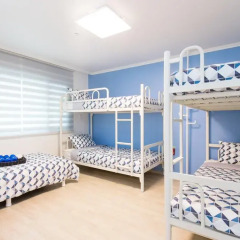 Отель Stay Now Guest House Hongdae Стандартный семейный номер с двуспальной кроватью фото 10