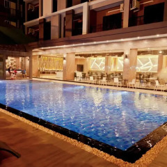 Отель 101 Holiday Suites На Чом Тхиан бассейн фото 3