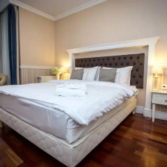 Queen's Court Hotel &Residence 5* Люкс с различными типами кроватей фото 3