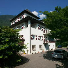 Отель Pension Angergut Лана парковка