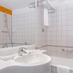 Отель Wyndham Garden Düsseldorf City Centre Königsallee Германия, Дюссельдорф - отзывы, цены и фото номеров - забронировать отель Wyndham Garden Düsseldorf City Centre Königsallee онлайн ванная фото 2