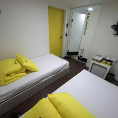 Отель 24 Guesthouse Seoul City Hall 2* Улучшенный номер с 2 отдельными кроватями фото 3