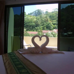 Отель Patong Bay Guesthouse 2* Улучшенный номер с различными типами кроватей фото 2
