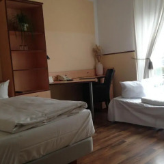 Airport Regentpark Hotel 3* Стандартный семейный номер с двуспальной кроватью