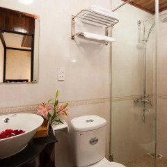 Отель Halong Bay Aloha Cruises 3* Номер Делюкс с различными типами кроватей