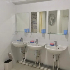 Garage Hostel ванная