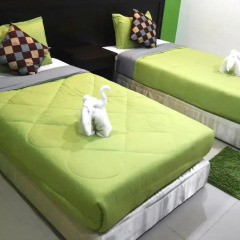 Отель Thana Patong Guesthouse с домашними животными